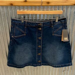 NWT Frye Button Front Jean Skirt. Size 16W